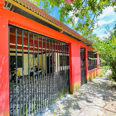 Apartamentos Cerca Al Aeropuerto 莱蒂西亚 外观 照片